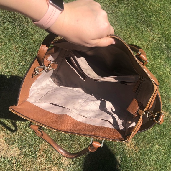 Michael Kors purse - Picture 4 of 6